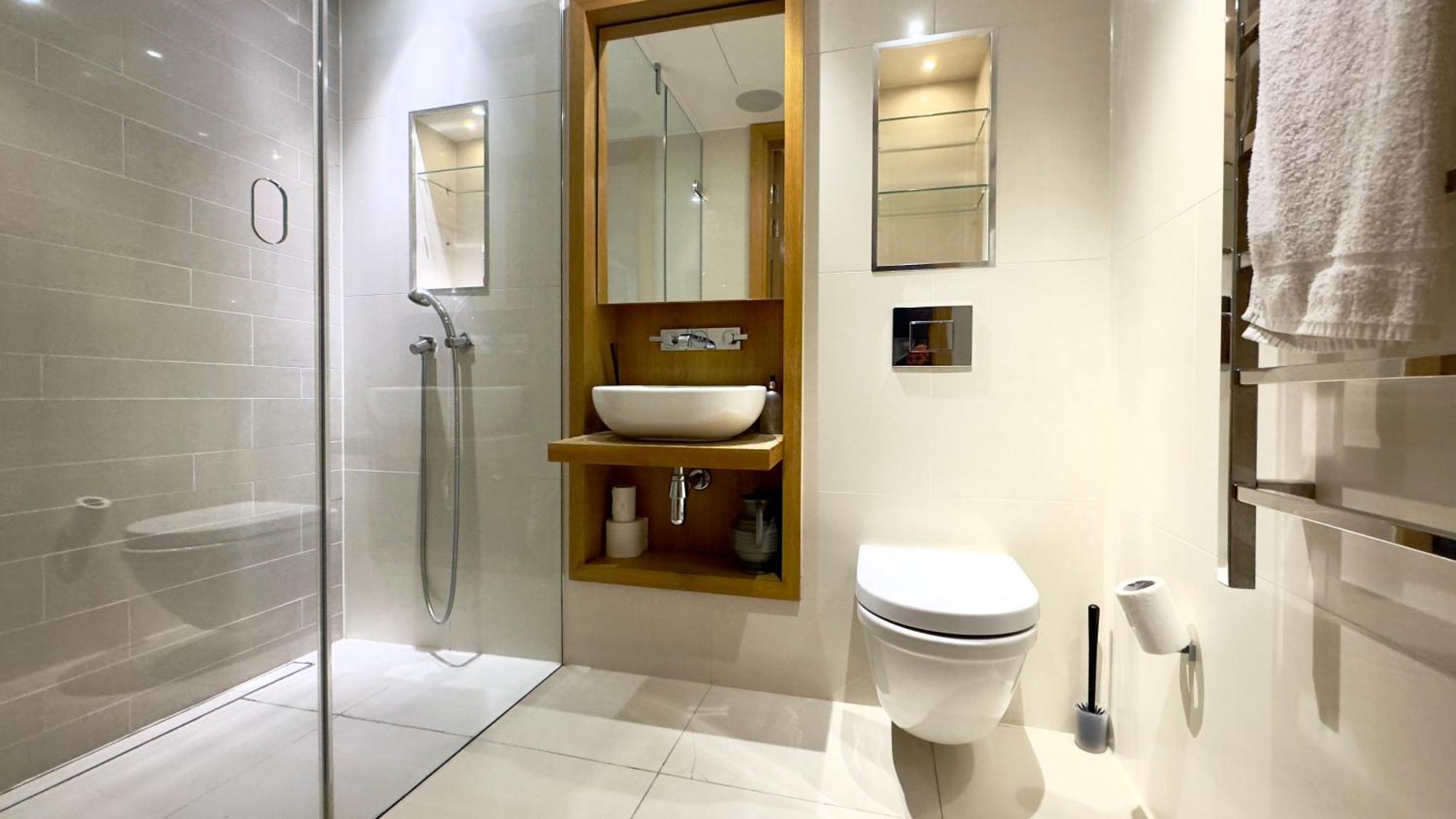 3 Bedroom With 3 Bathrooms Apartment Close To Big Ben By Wild Apartment *