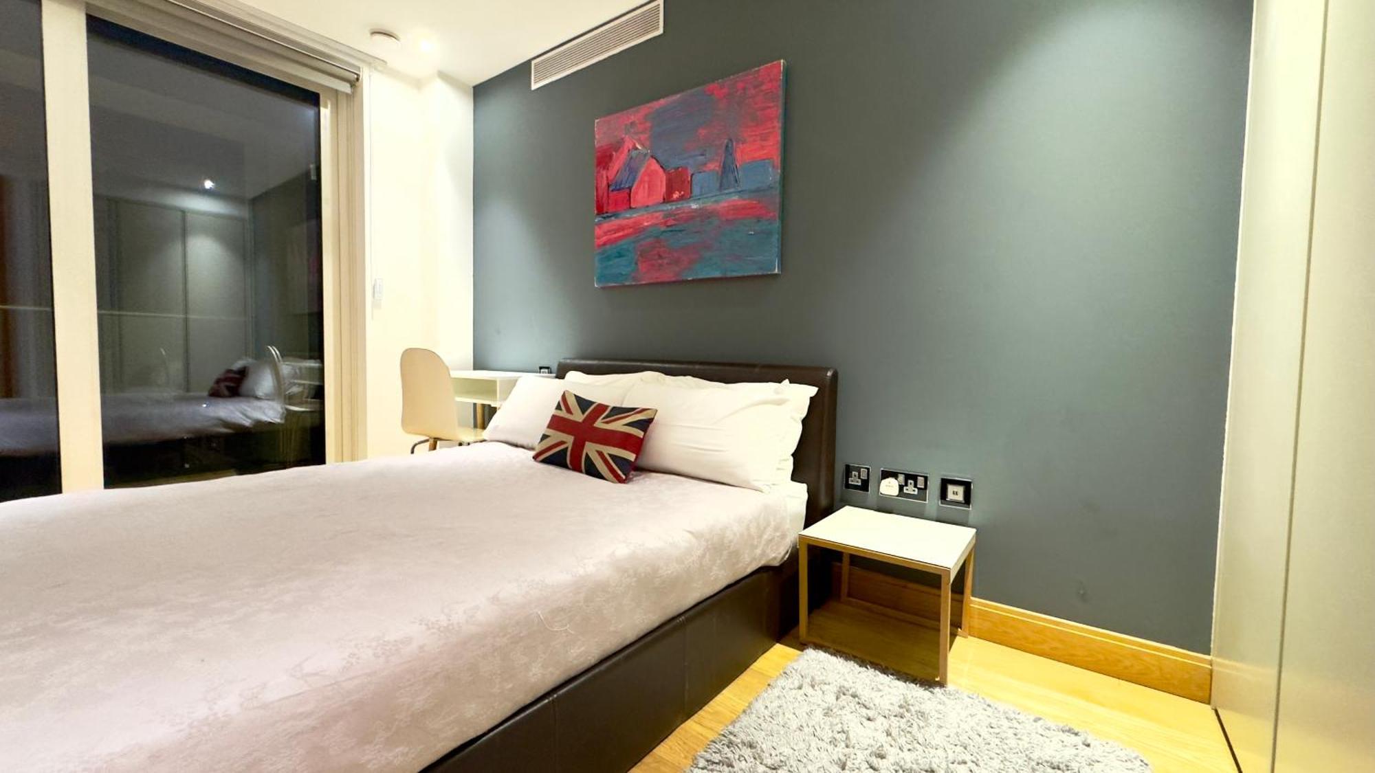 3 Bedroom With 3 Bathrooms Apartment Close To Big Ben By Wild Apartment London