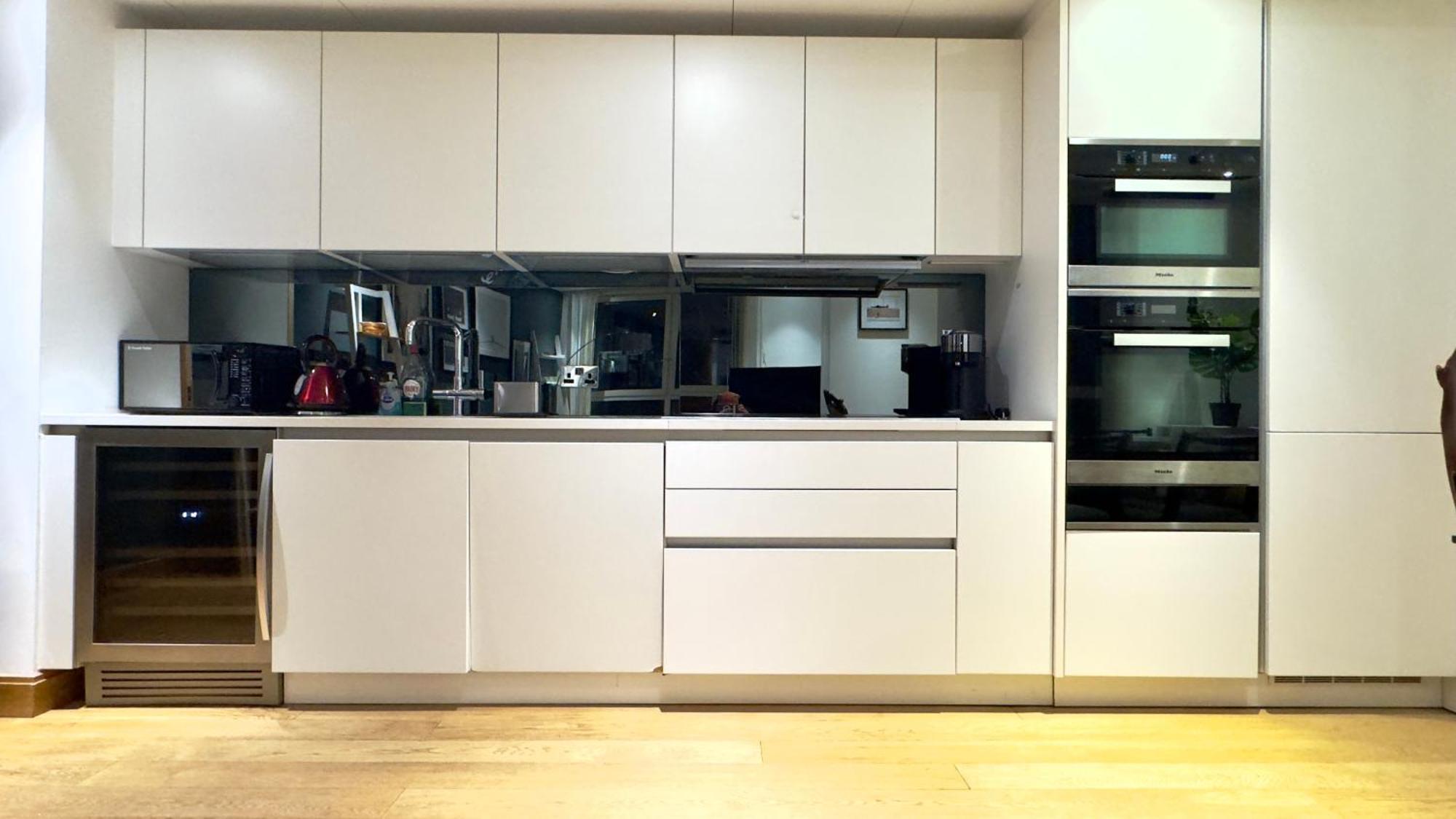 3 Bedroom With 3 Bathrooms Apartment Close To Big Ben By Wild London