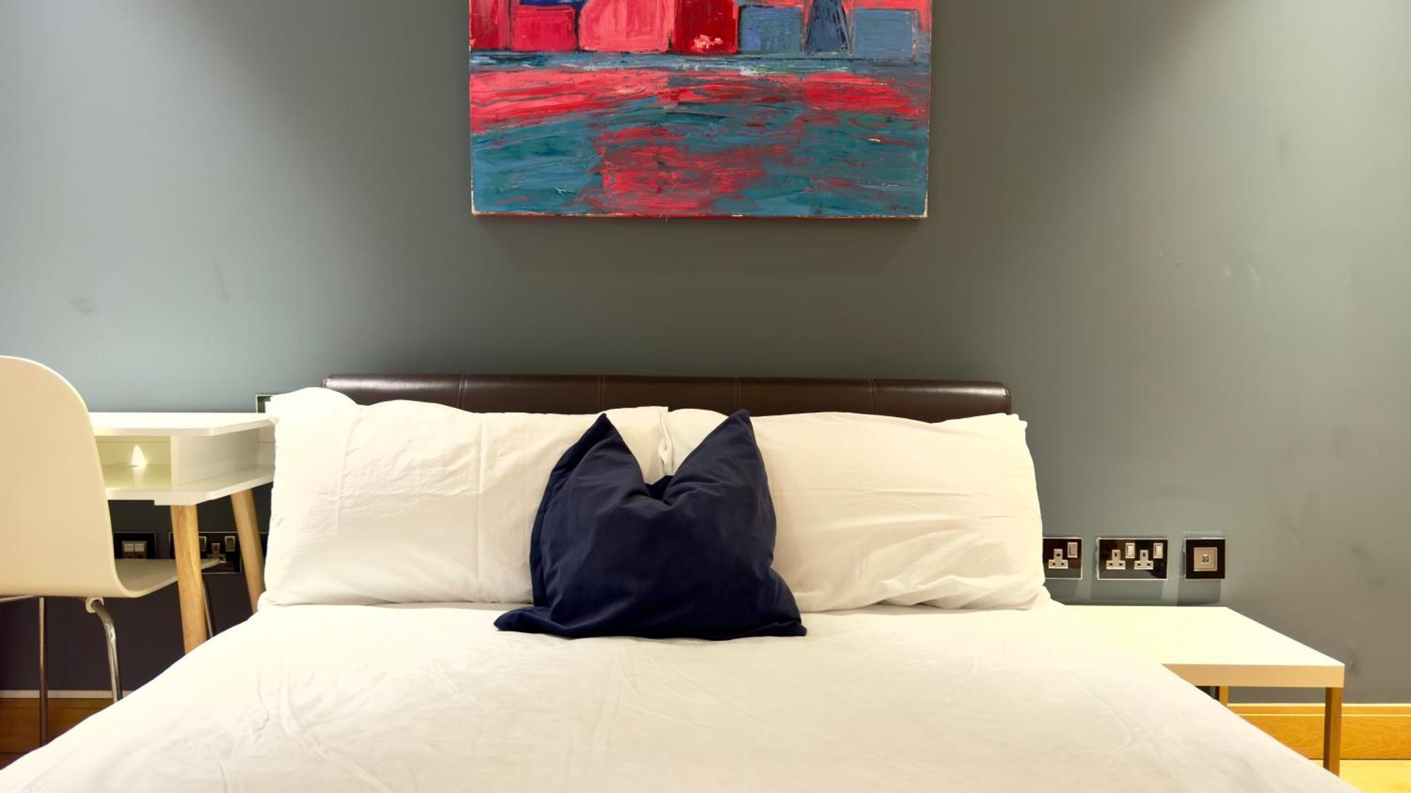 3 Bedroom With 3 Bathrooms Apartment Close To Big Ben By Wild Apartment London