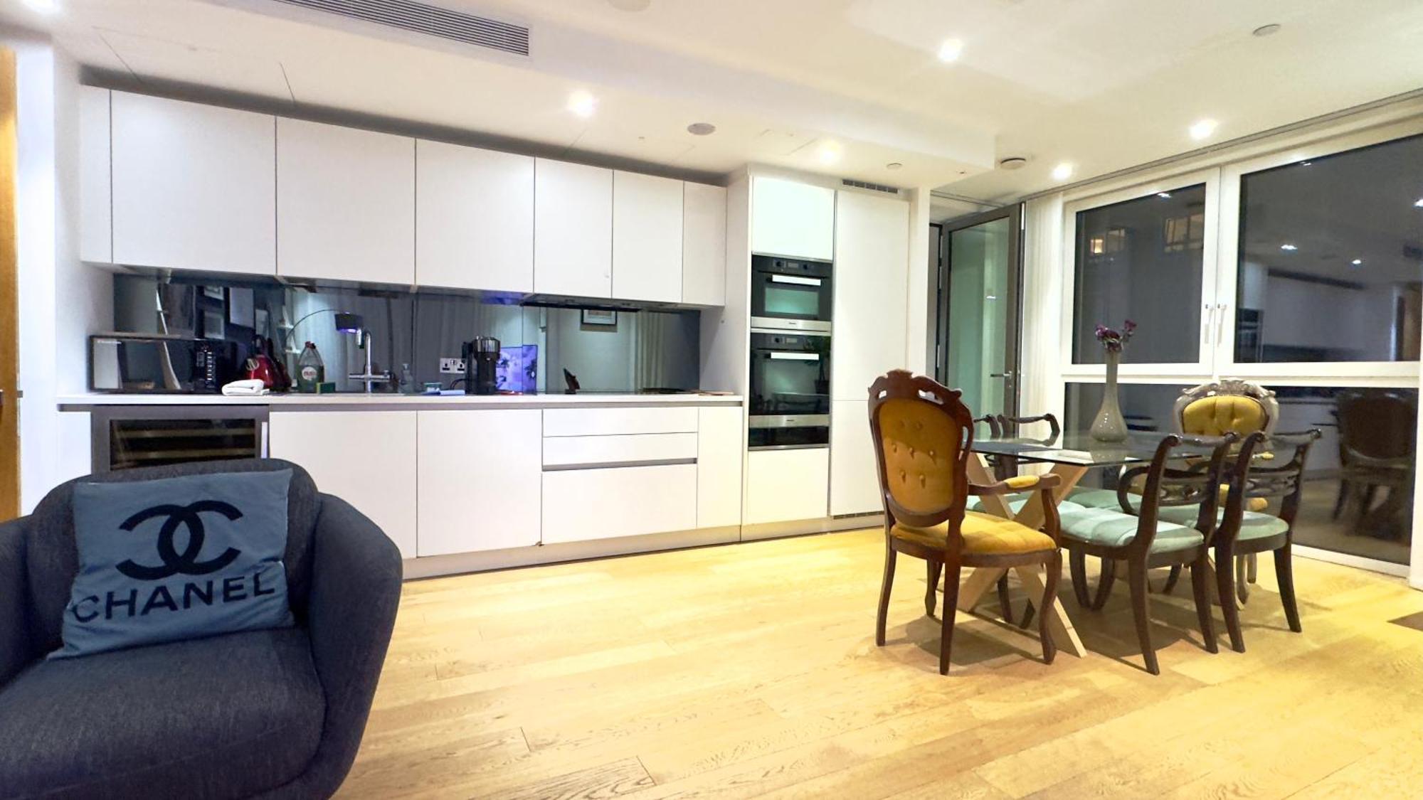 3 Bedroom With 3 Bathrooms Apartment Close To Big Ben By Wild London
