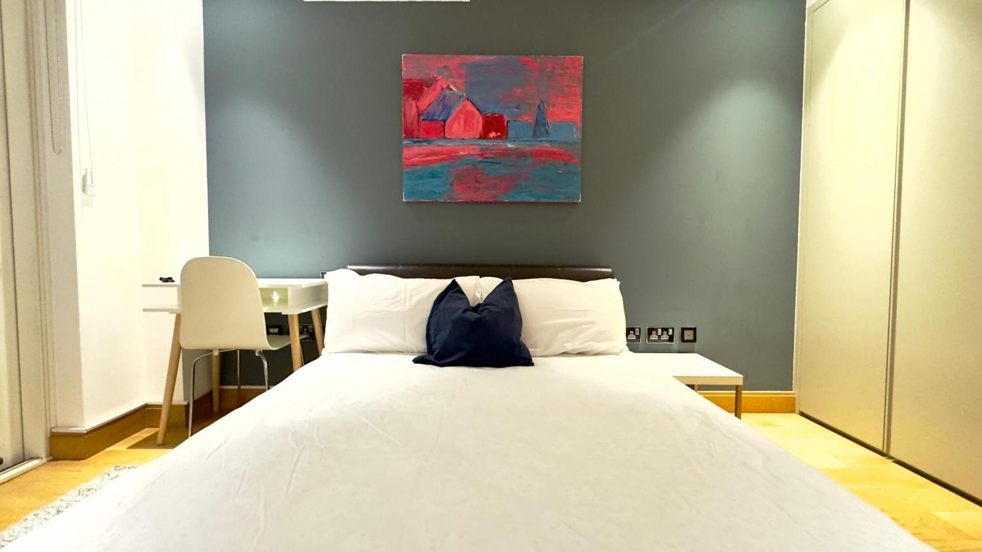 3 Bedroom With 3 Bathrooms Apartment Close To Big Ben By Wild London